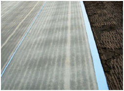 Pokládka nové asfaltové směsi na samolepící pás AUTOTENE PK
